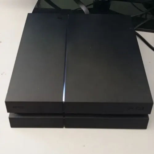 Playstation 4 com 2 Jogos (PS4)