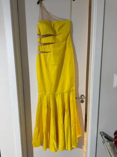 PROMOÇÃO POR POUCO TEMPO - Vestido nunca usado amarelo Regina Salomão tamanho 40