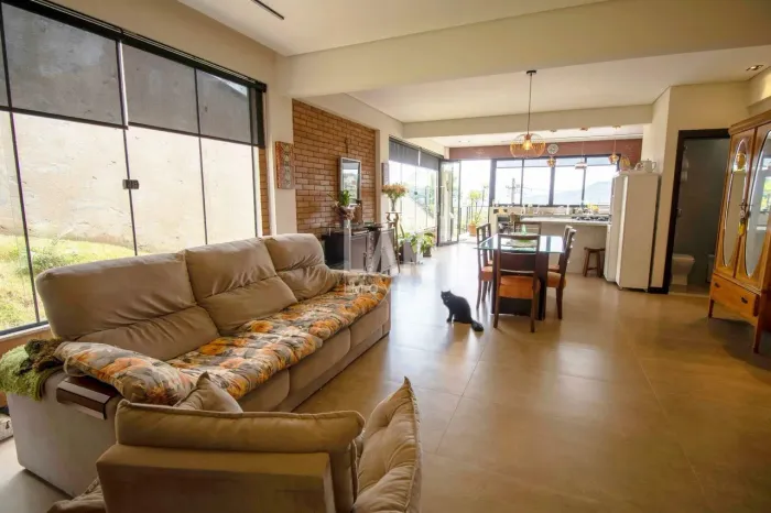 Casa em Condomínio à venda, 4 quartos, 1 suíte, 4 vagas, Ville de Montagne - Nova Lima/MG
