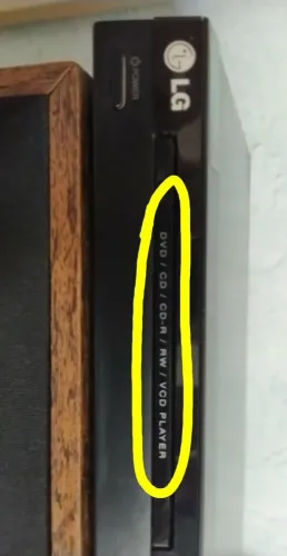 Dvd / toca CD / e função Karaokê da LG com controle remoto.