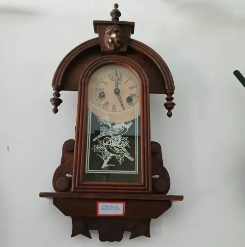 Relógio de parede em madeira