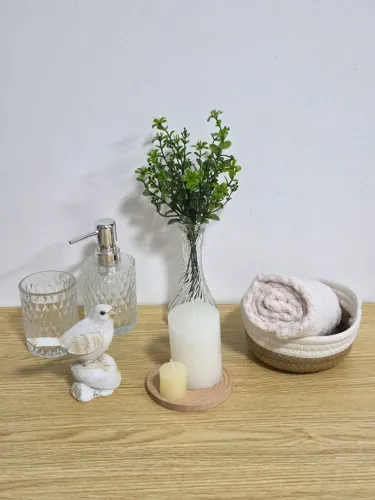 Conjunto decorativo de toilette novo ELENE - 9 peças em perfeito estado