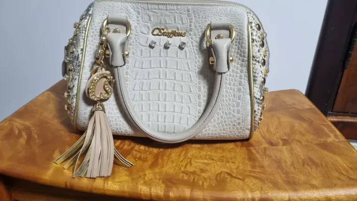 Bolsa Carmen Steffens Luxuosa toda em couro, com chaveiro cravejado, lateral em piton
