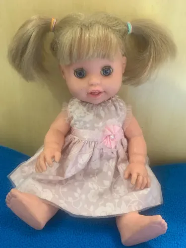 Boneca Bebê com Roupa de Festa