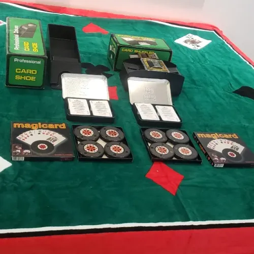 JOGO DE CARTAS COMPLETO: TOALHA DE MESA + ACESSÓRIOS DE CASINO