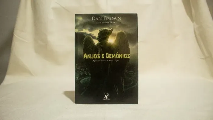 Livro Anjos e Demônios - Dan Brown