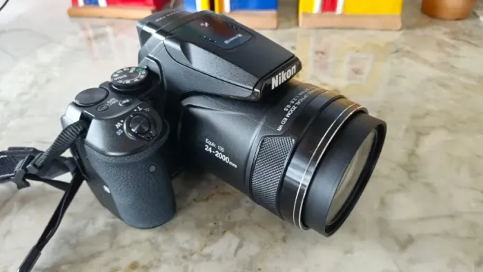 Camera Nikon Coolpix P900 Zoom 83x com case, cartão de memória de 32GB e filtro UV