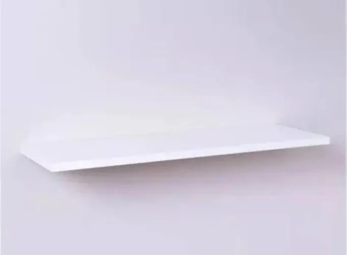 Prateleira em MDF branco.