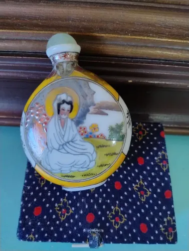 Perfumeiro antigo pintado a mão