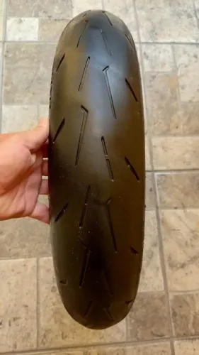 Pneu usado Pirelli Diablo Rosso4 Corsa 120/70-17