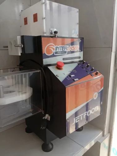 Máquina marca Intel laser semi-industrial pouco usada, mas todo tamanho de salgado 
