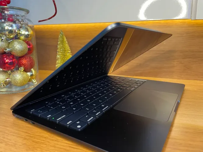 MacBook Air com Chip M2 e Tela 13? 256/8 Midnight | Estado de Zero