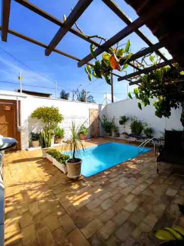Casa para Aluguel: Charme e Piscina no São Benedito por R$2.500,00 + IPTU