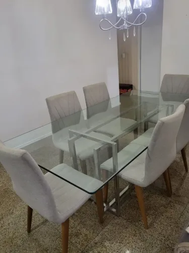 Mesa com 6 cadeiras