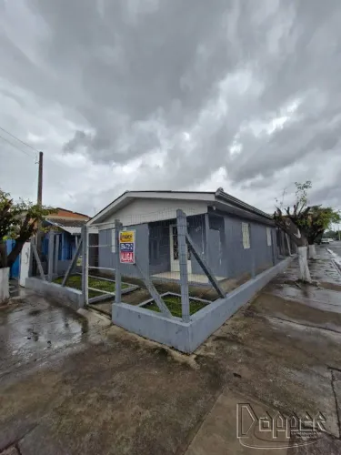 Casa residencial para alugar no bairro Santos Dumont com 100 m² e 2 dormitórios.