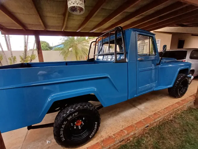 Ford F-75 4X4 2.3 1980