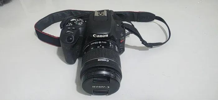 Câmera Canon EOS Rebel SL2 com lente 18-55mm (Aceito troca por notebook)