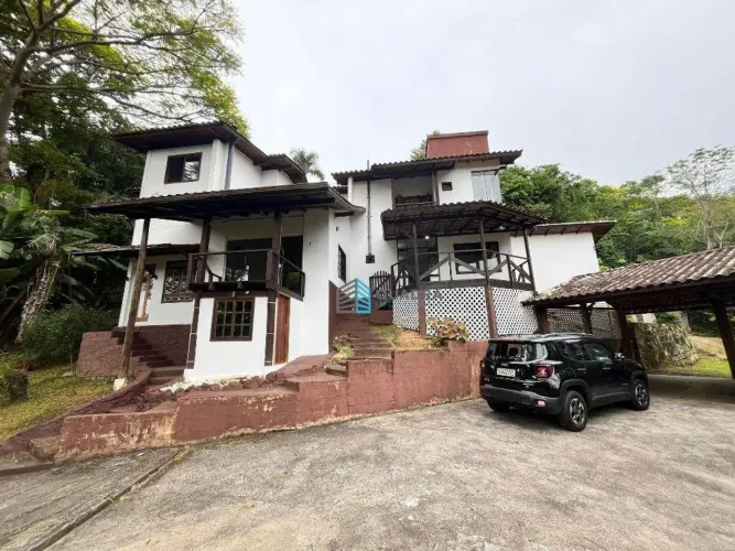 Casa com 4 dormitórios à venda, 250 m² por R$ 2.500.000,00 - Córrego Grande - Florianópoli