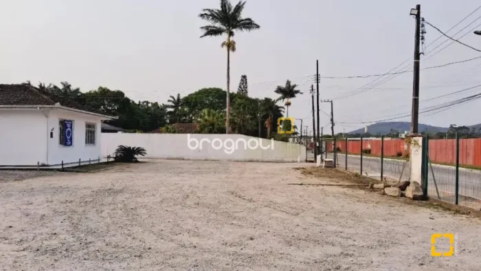 Terreno com 5.275 m² e Viabilidade Comercial e Residencial em Forquilhas - São José
