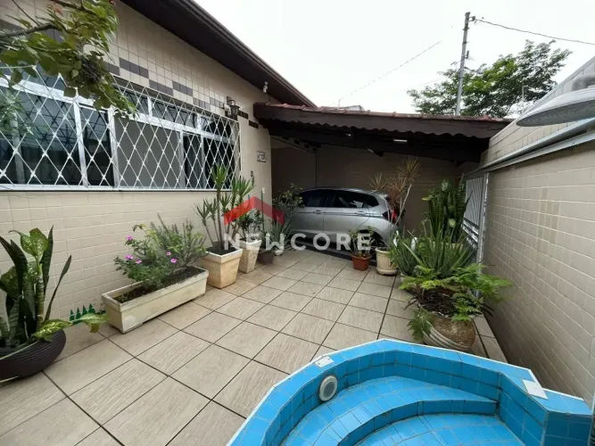 Casa em Rua Sete de Setembro - Vila Nova - Cubatão/SP