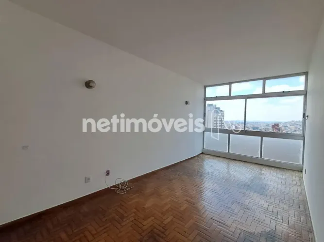 Excelente Oportunidade no Lourdes de 40m²;: Praticidade e Conforto em Andar Alto