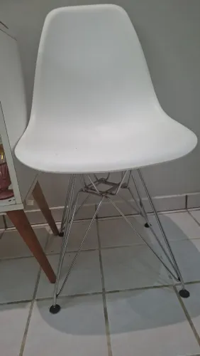 2 Cadeiras Charles Eames Eiffel usadas- Branco - Base aço cromado