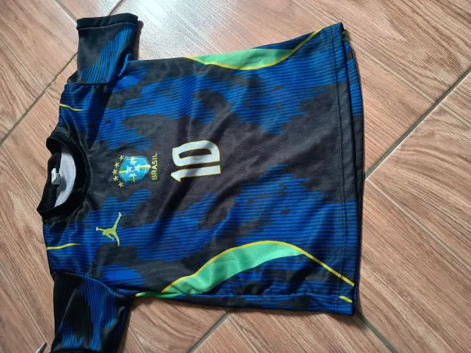 Roupas infantis menino pouco usado. Conjunto 8,00 e individual 5,00.