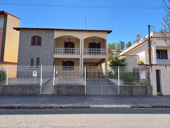CASA PARA LOCAÇÃO COM 5 QUARTOS SENDO 1 SUITE NO BAIRRO JARDIM BELVEDERE - VOLTA REDONDA