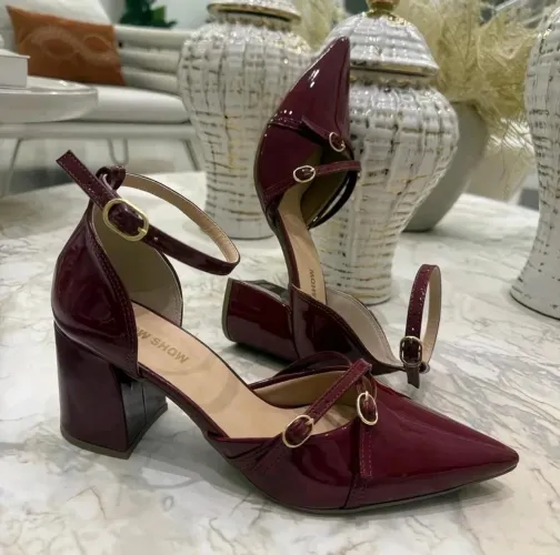 Scarpin Bico Fino