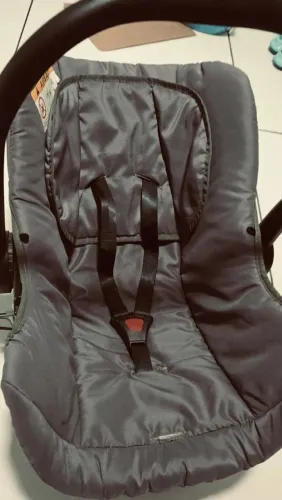 Bebê conforto Semi Novo Cinza da marca Galzerano