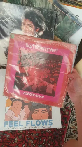 Raro vinil Afrikaan beat Bert Kaempfert n daft punk lana classica pink elton Thriller