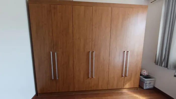 Guarda Roupa Casal 6 portas em ótimo estado