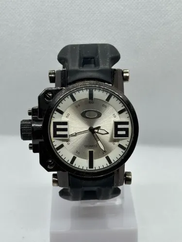 Relógio Estilo Oakley Tank / Gear Quartz Prata