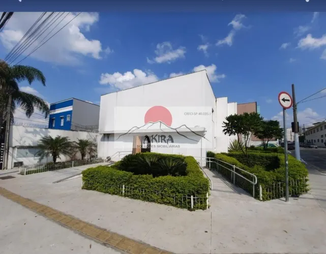 Alugo imóvel comercial 724 m² esquina frente Praça do Forró!