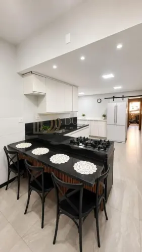 Casa duplex com 3 quartos sendo 1 suíte para Locação em Jardim Camburi - Vitória / ES.