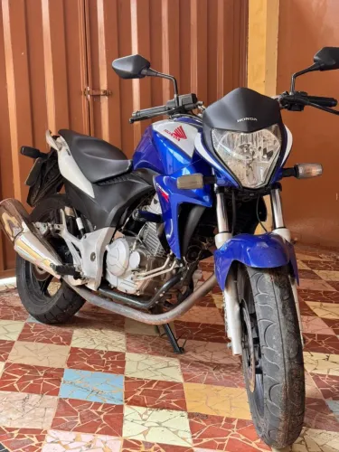 CB 300R Edição Especial (ÚNICA EM ITAÚNA NESSA COR)