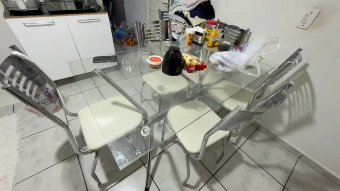 MESA 6 CADEIRAS COM TAMPO DE VIDRO