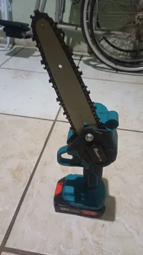 Moto serra a bateria ?