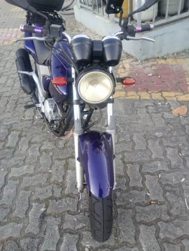 8.000 ou trocar por 125 ou 150 c partida e freio a disco em ótimo estado