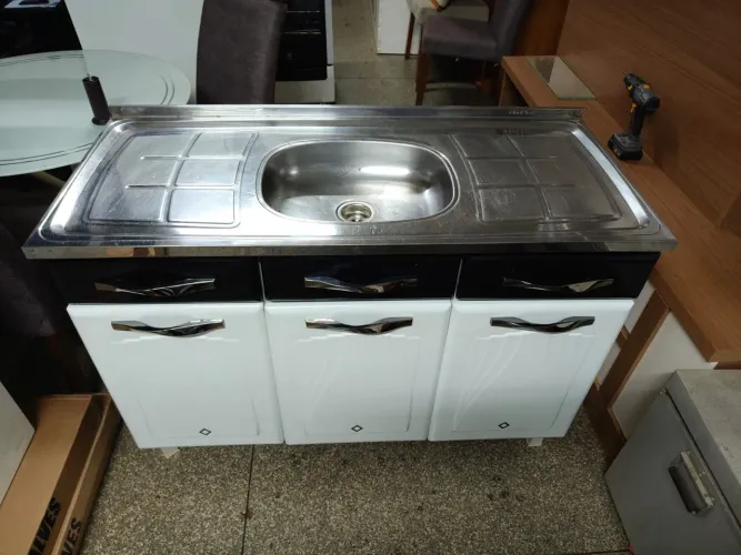 Balcão de aço com pia de inox 1,20