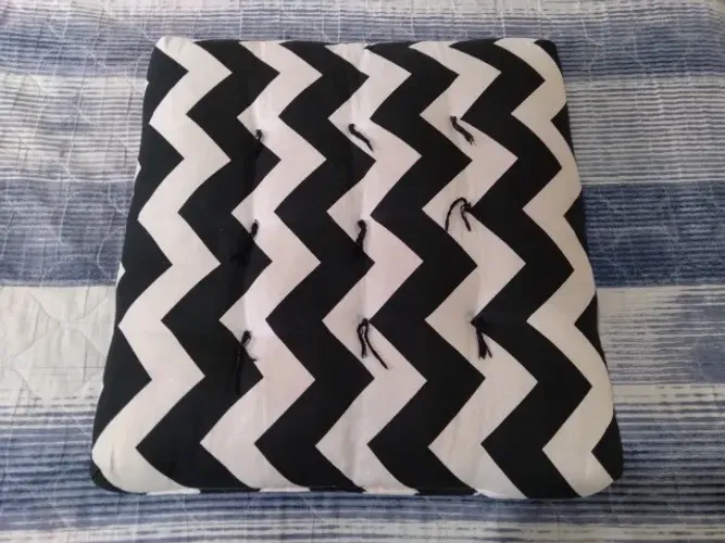 Almofada Almofadão 60x60 cm Preto e Branco