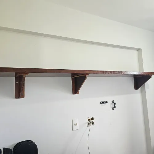 Prateleira Madeira Multiuso 2m Estante Rack Gôndola para livros, quadro vaso e decoração