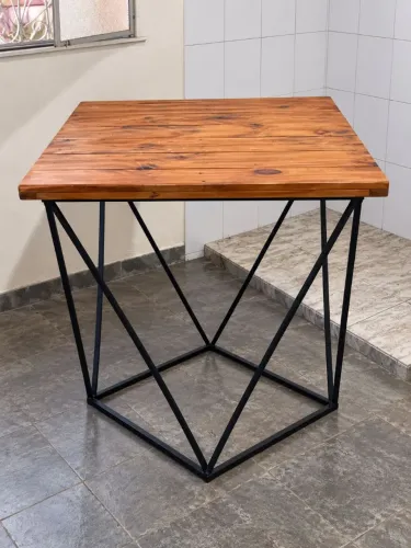 Mesa Rústica Industrial de Madeira e Ferro 77x77cm
