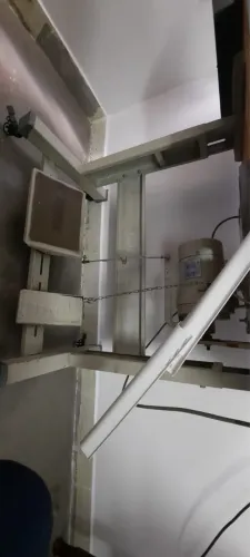 Máquina de costura overloque . Cadeia