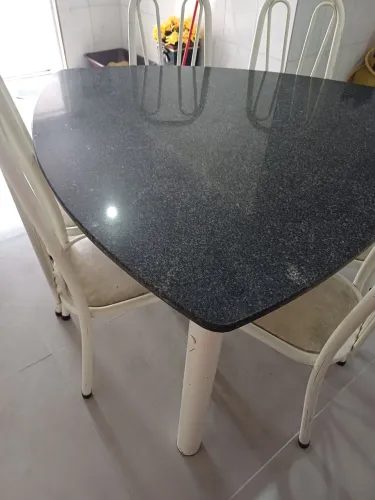 Mesa tubular com pedra de marmore e 6 cadeiras
