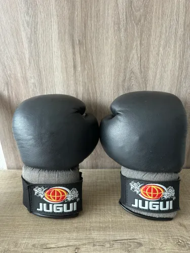 Par de luvas boxe Jugui ideal treinos boxe muay thai atividades fitness. 