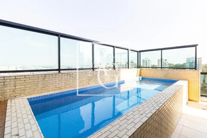 Cobertura duplex de 415 m² e 4 suítes à venda em condomínio clube