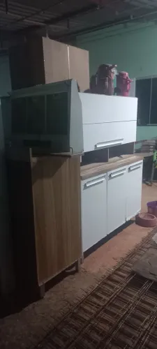 vendo um armário de cozinha um sucar é uma porta