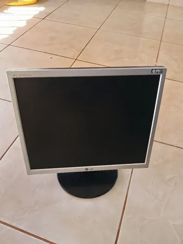 Monitor LCD de 14 polegadas 
