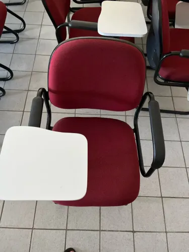 Vende-se cadeiras escolares